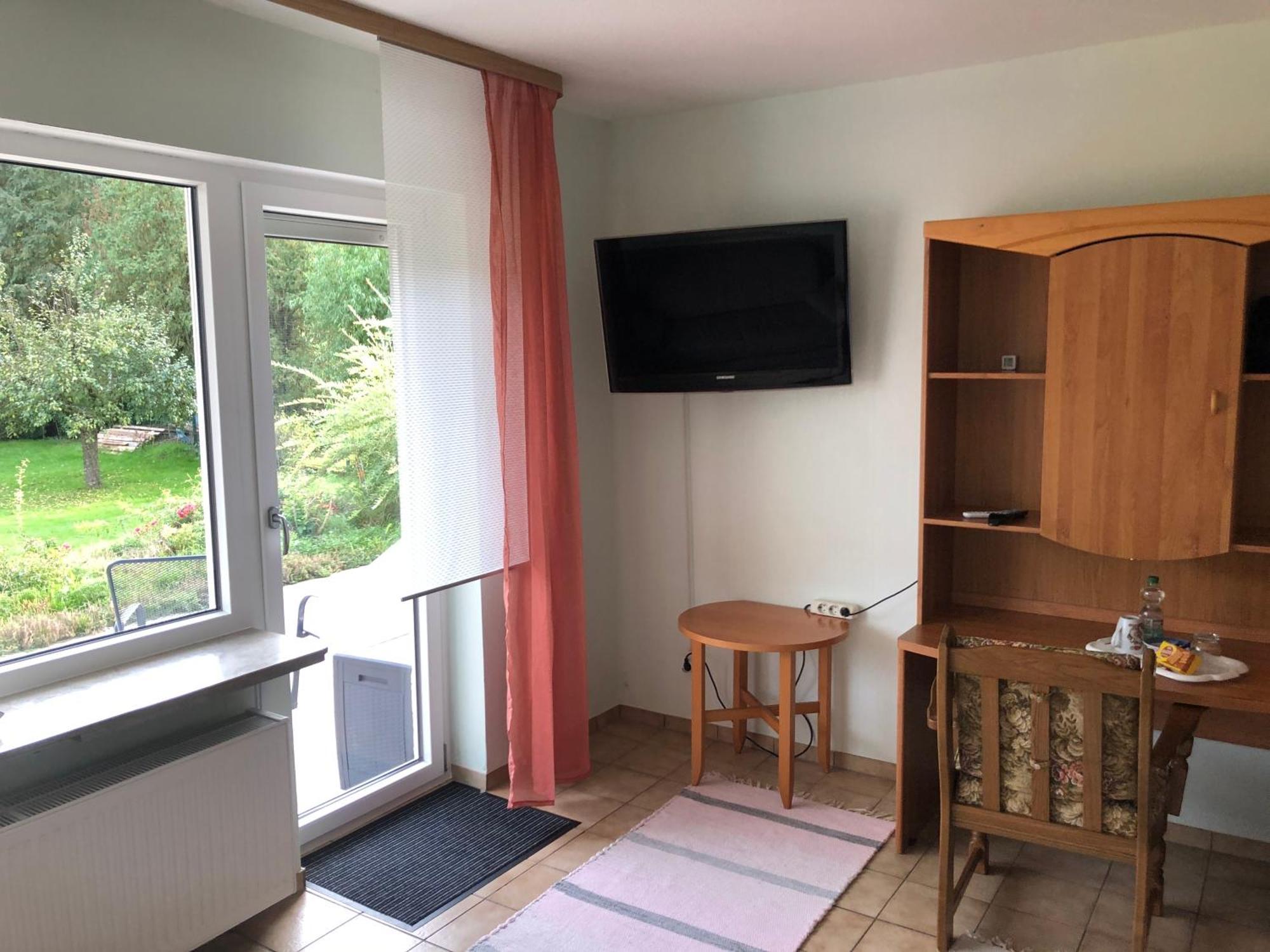 Homestay Limburger Mika & Garten & P & E-ladestation Limburg an der Lahn