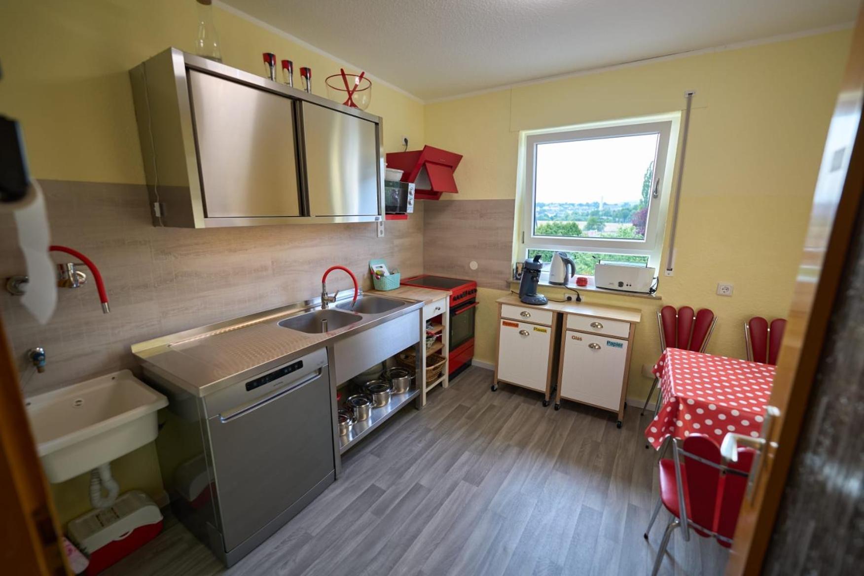 Homestay Limburger Mika & Garten & P & E-ladestation *