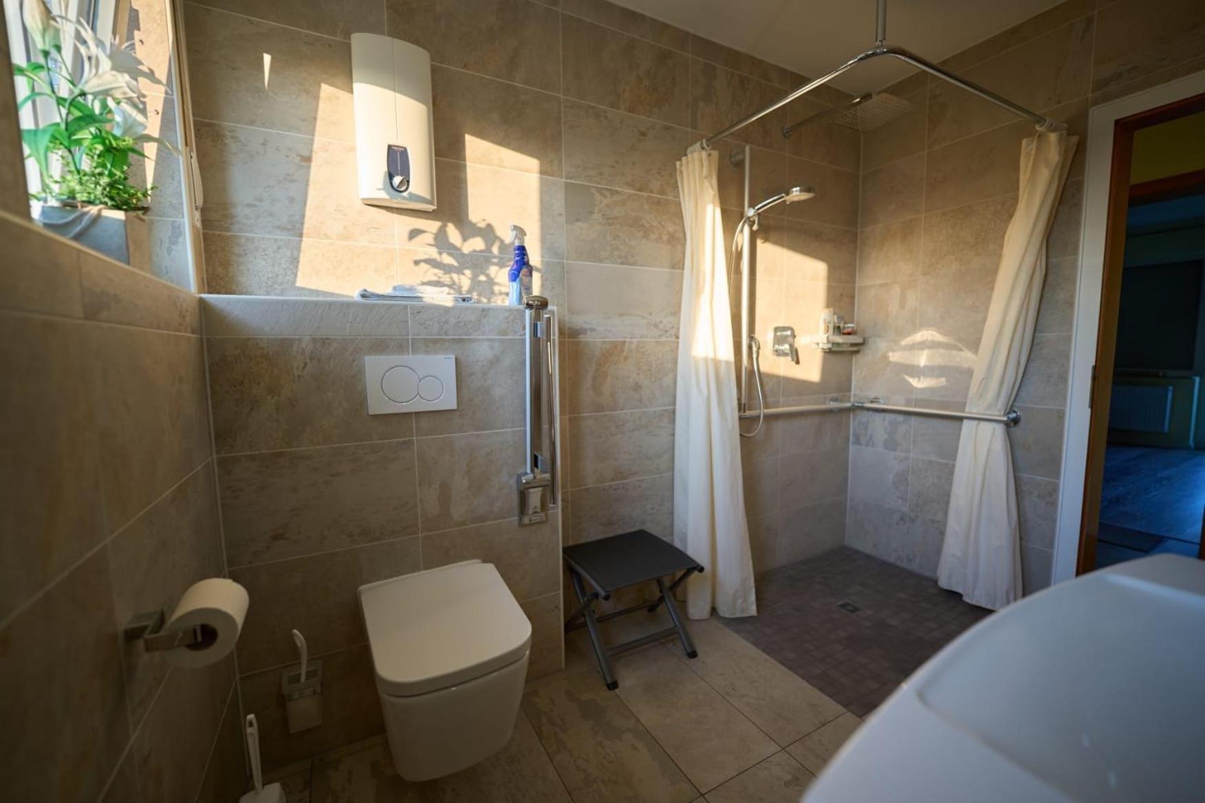 Limburger Mika & Garten & P & E-ladestation Homestay