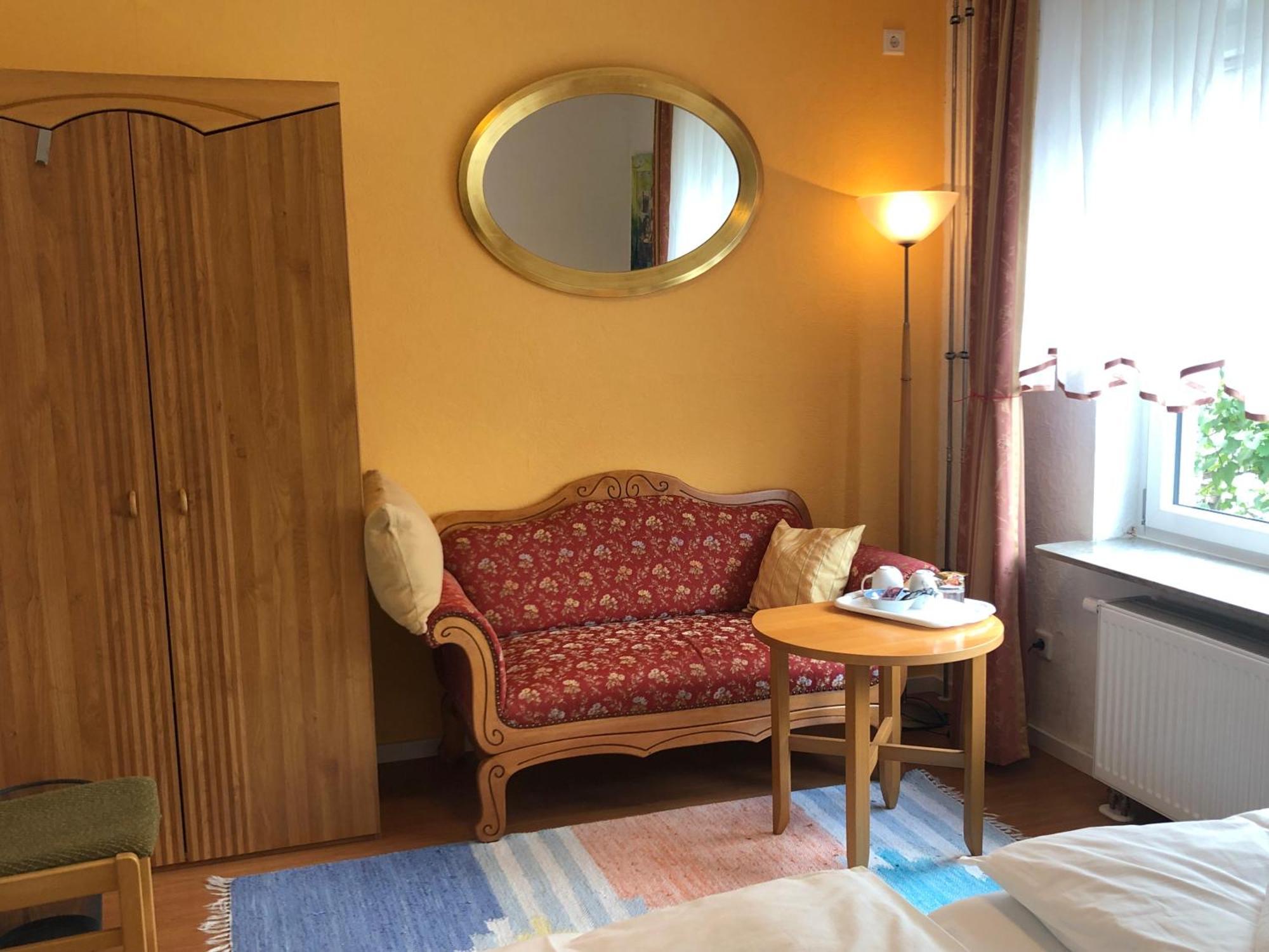 Limburger Mika & Garten & P & E-ladestation Homestay Limburg an der Lahn